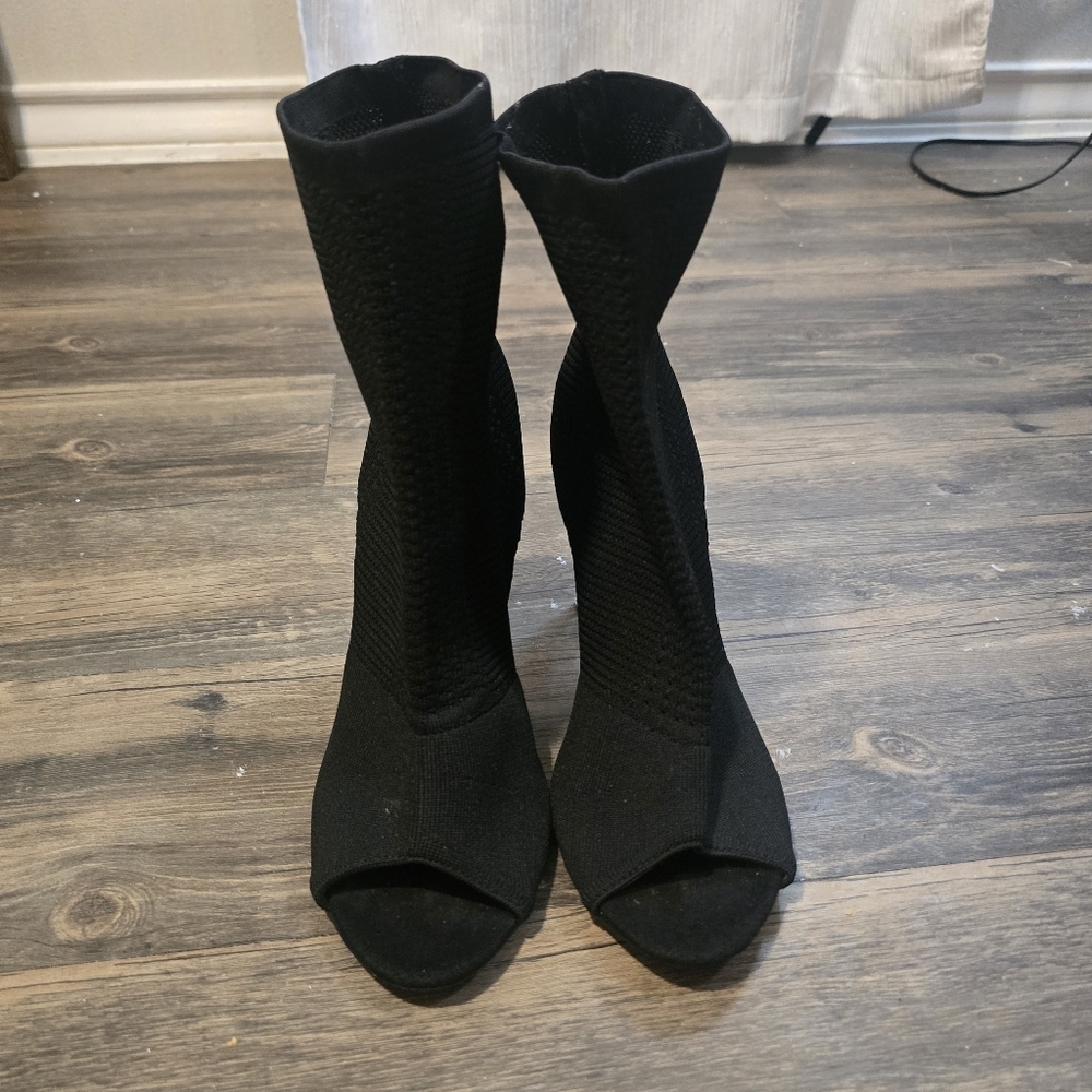 Catherine Malandrino Black Ankle Boots with Clear Heels - Picture 6 of 6